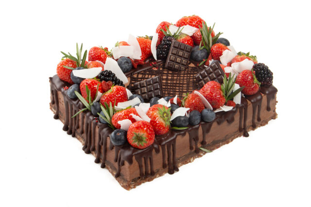 Hõrk šokolaaditort värskete marjadega