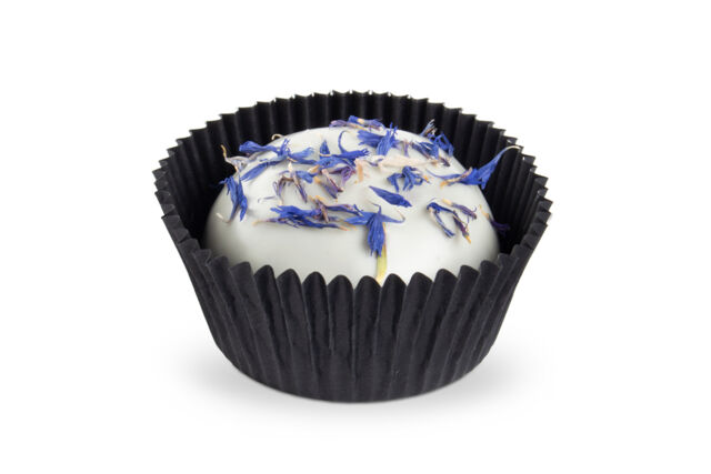 Rummipall valge glasuuri ja rukkililledega 80g