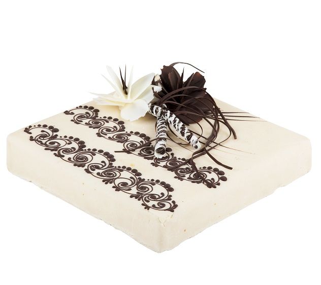 Kohupiima-martsipanitort šokolaadist kaunistusega